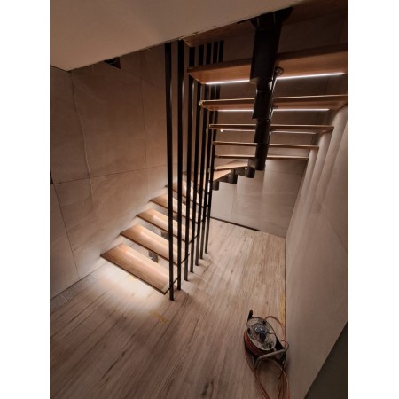 Межэтажная модульная лестница с поворотом 